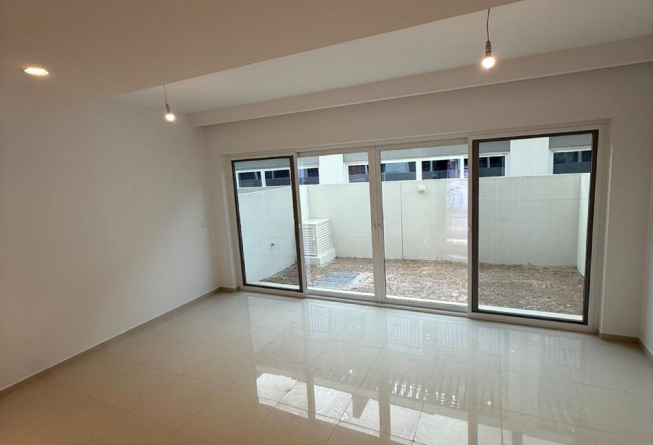 BRAND NEW | CLOSE TO AMENITIES | ROOF ACCESS