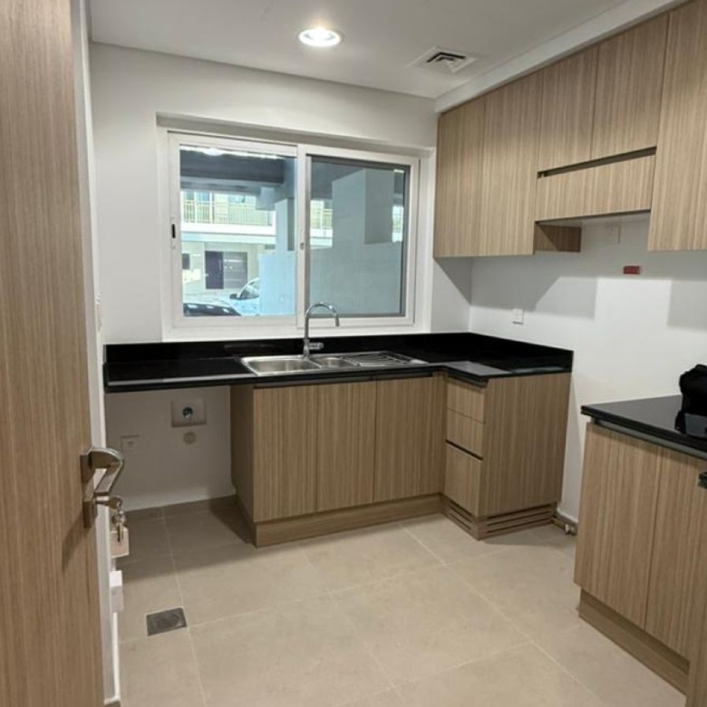 BRAND NEW | CLOSE TO AMENITIES | ROOF ACCESS