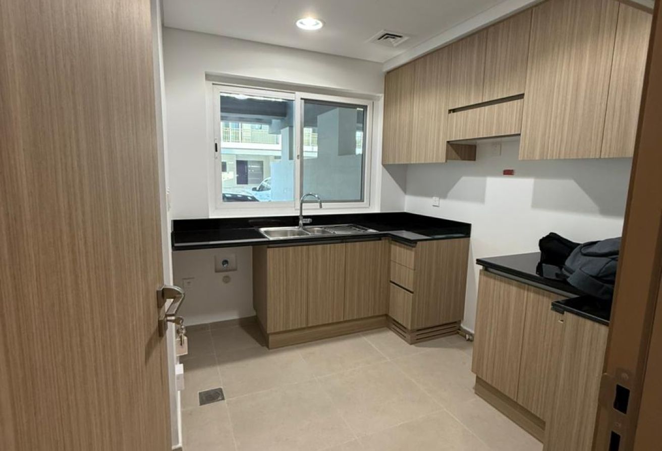 BRAND NEW | CLOSE TO AMENITIES | ROOF ACCESS