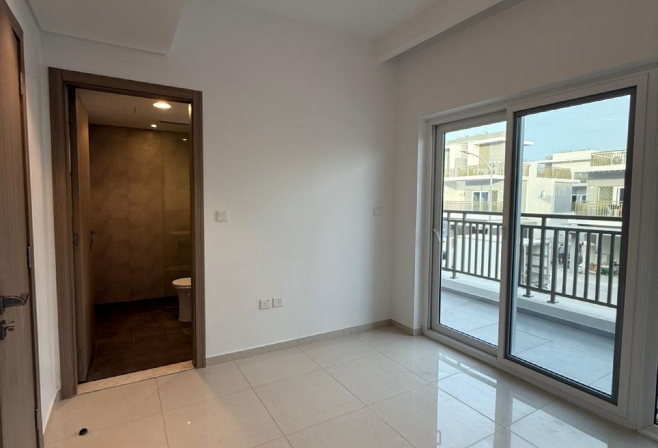 BRAND NEW | CLOSE TO AMENITIES | ROOF ACCESS