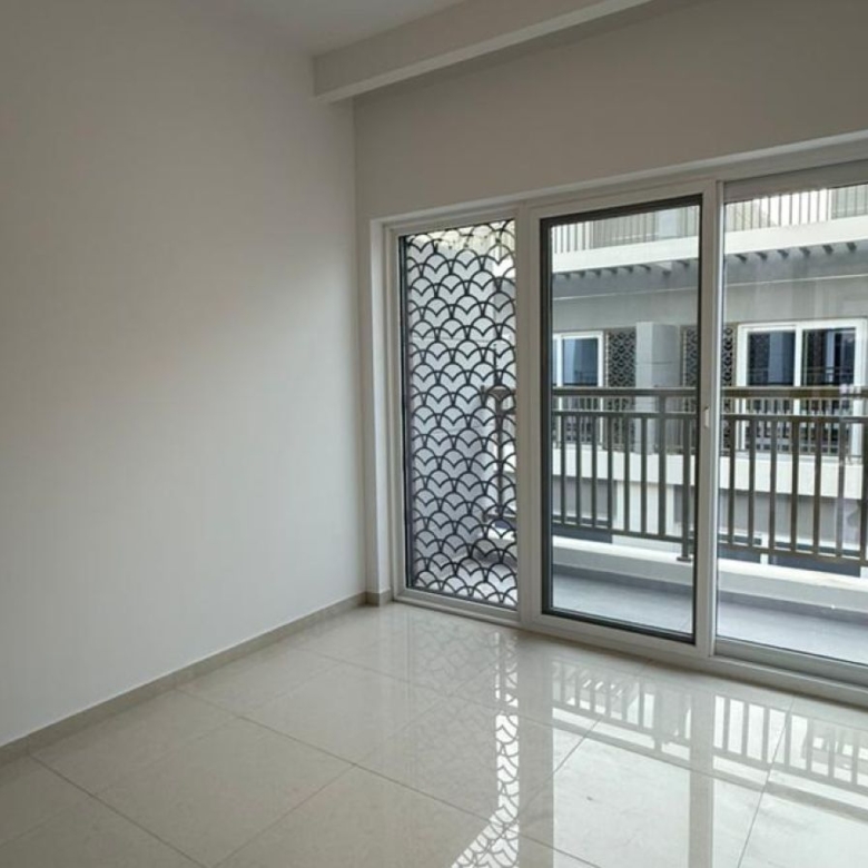 BRAND NEW | CLOSE TO AMENITIES | ROOF ACCESS