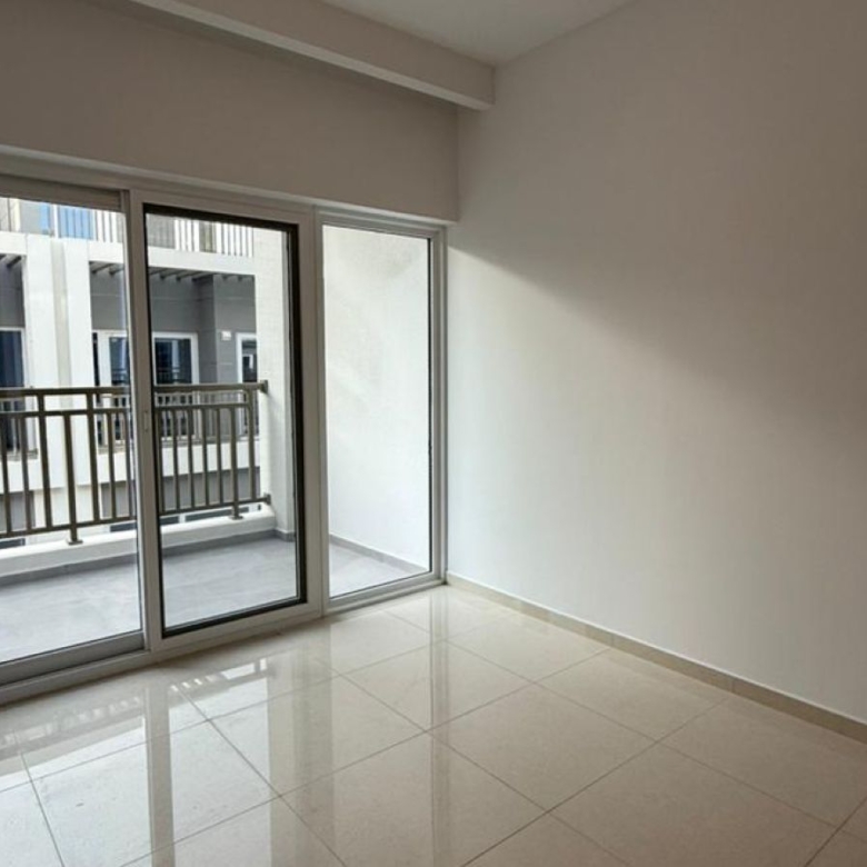 BRAND NEW | CLOSE TO AMENITIES | ROOF ACCESS