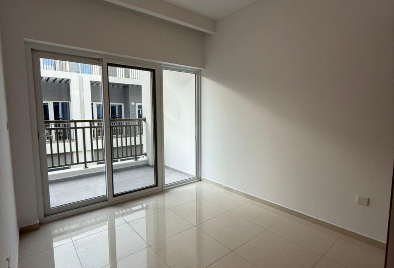 BRAND NEW | CLOSE TO AMENITIES | ROOF ACCESS