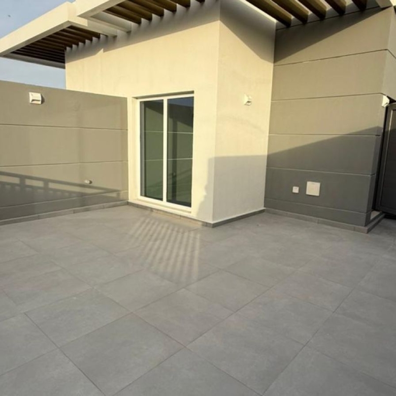 BRAND NEW | CLOSE TO AMENITIES | ROOF ACCESS