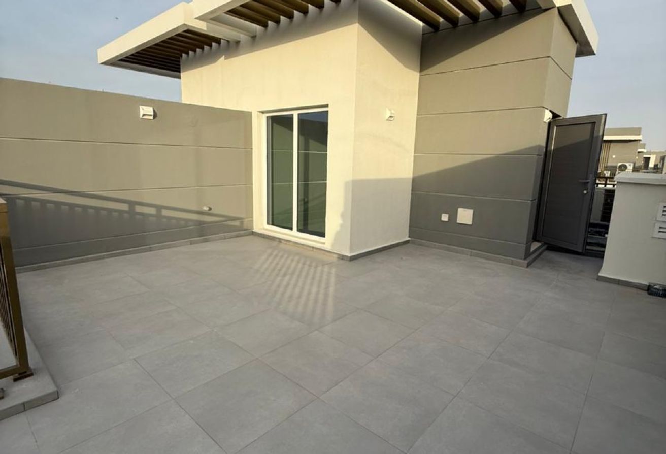 BRAND NEW | CLOSE TO AMENITIES | ROOF ACCESS